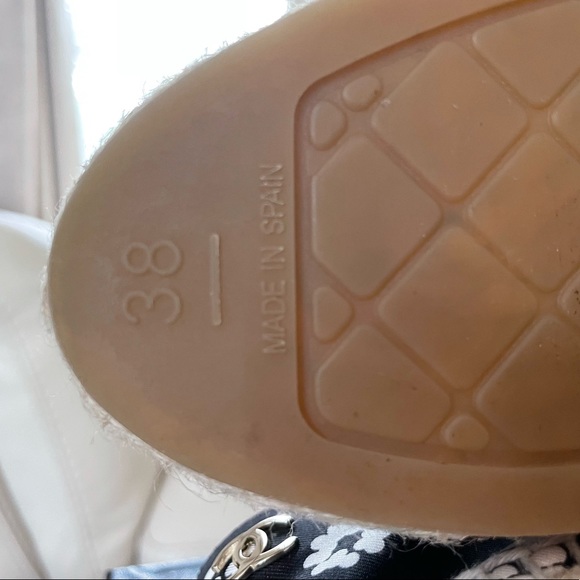 ❌SOLD❌Authentic New Chanel Espadrilles - Picture 5 of 8